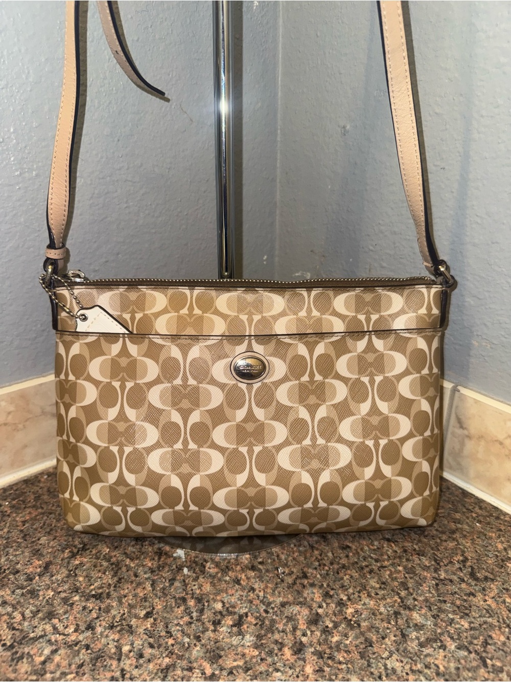Coach Peyton Dream C East West Swingpack Crossbody Bag EUC